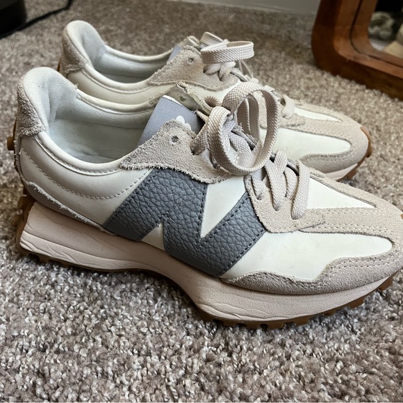 NEW BALANCE 327 women’s size 5.5 - Picture 2 of 7